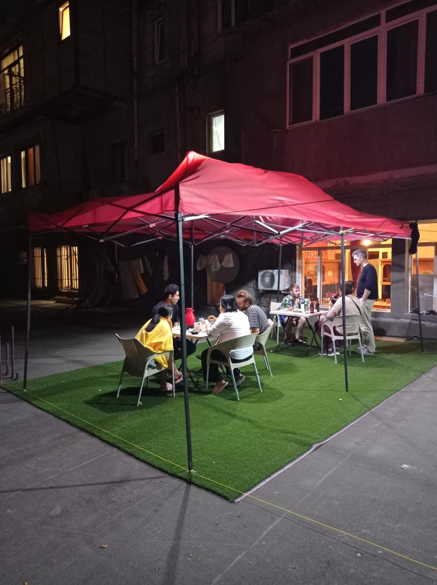 Sun City Hostel 예레반 외부 사진